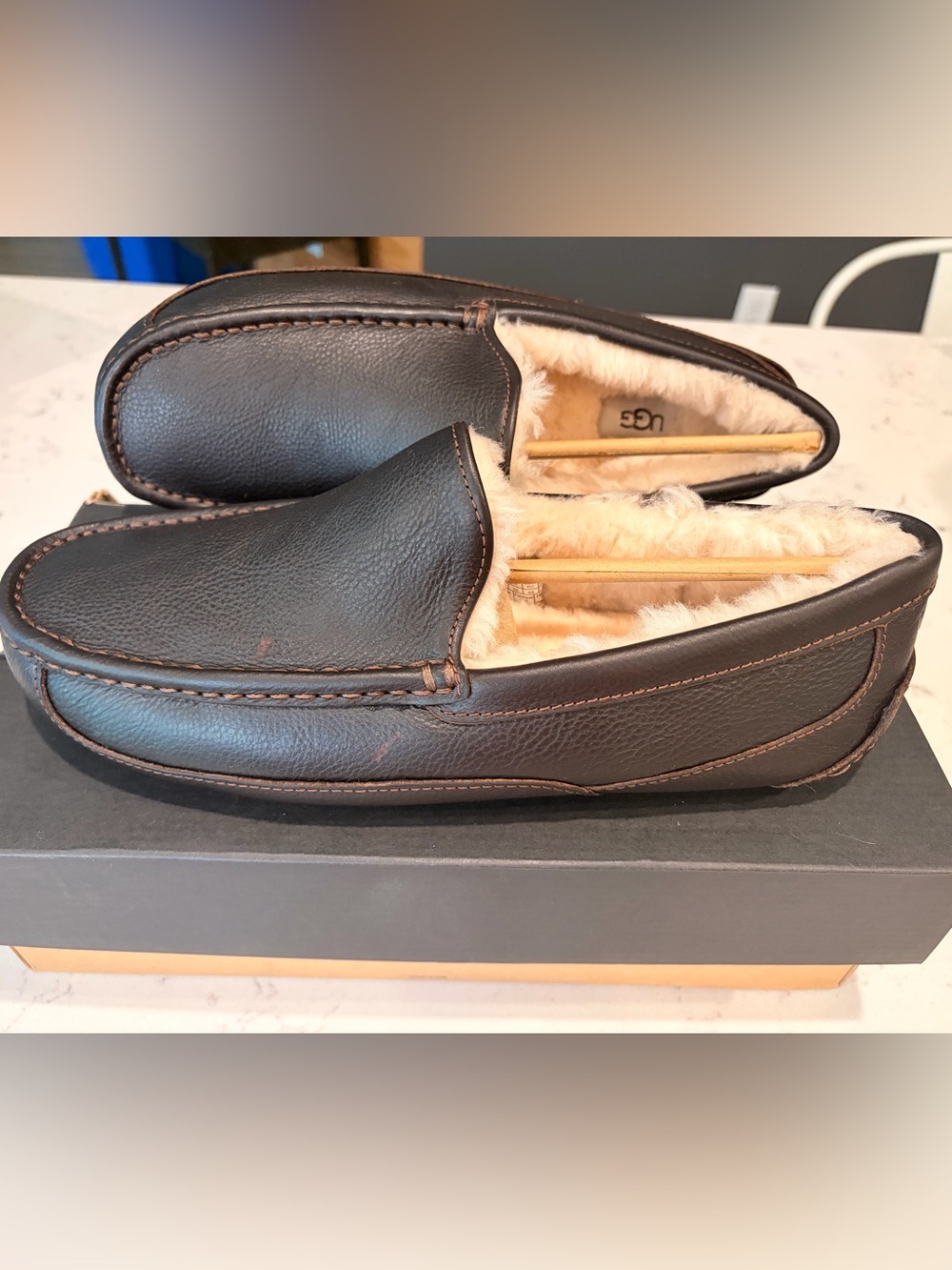 New in Box UGG Men's Black Brown Ascot Leather Slippers- Size 11